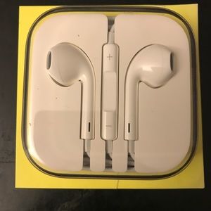 COPY - Apple earbuds EarPods wired   NEW